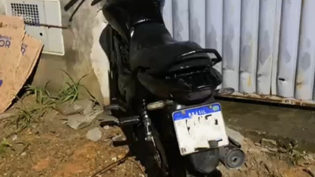 Motociclista morre após colidir com portão em Ji-Paraná, RO; fio de telefone pode ter causado acidente