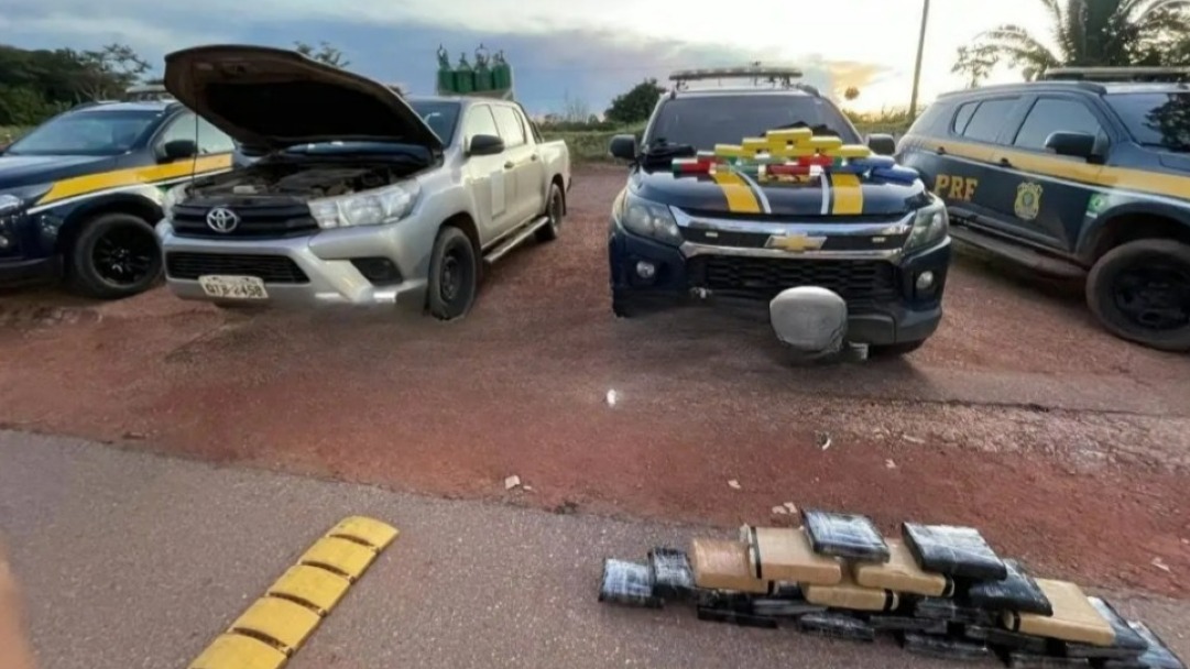 Carro oficial de prefeitura é flagrado com drogas e munição de fuzil em operação da PRF em Rondônia