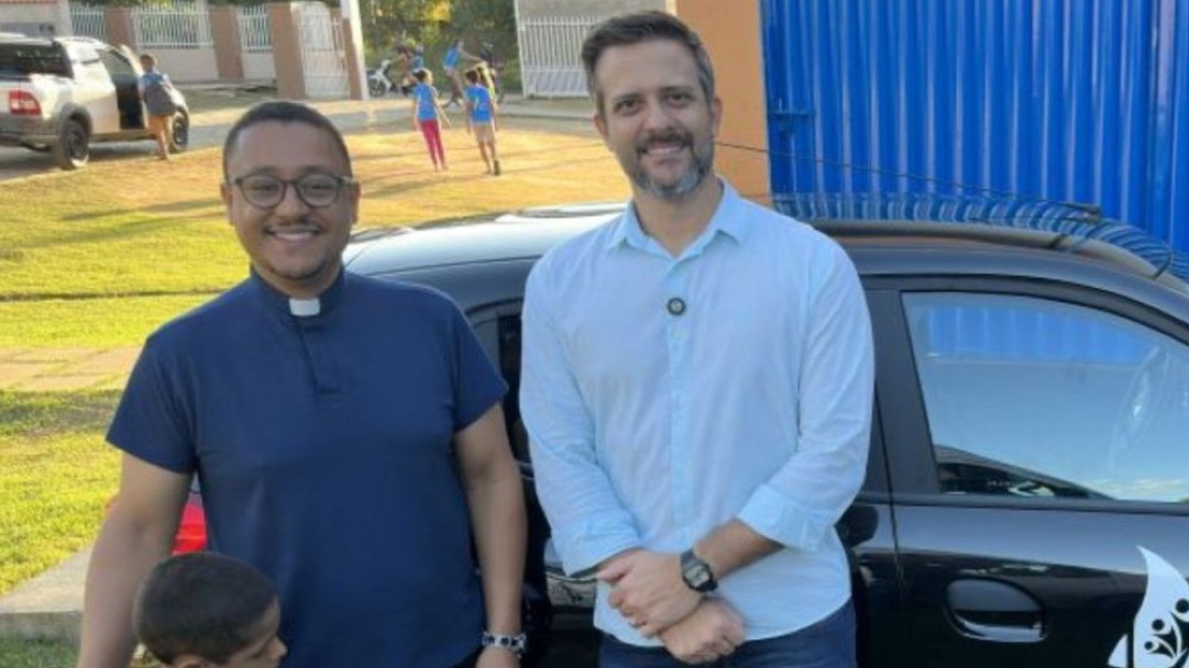 Associação ASLOB recebe van e carro adquiridos com emenda do deputado Delegado Lucas