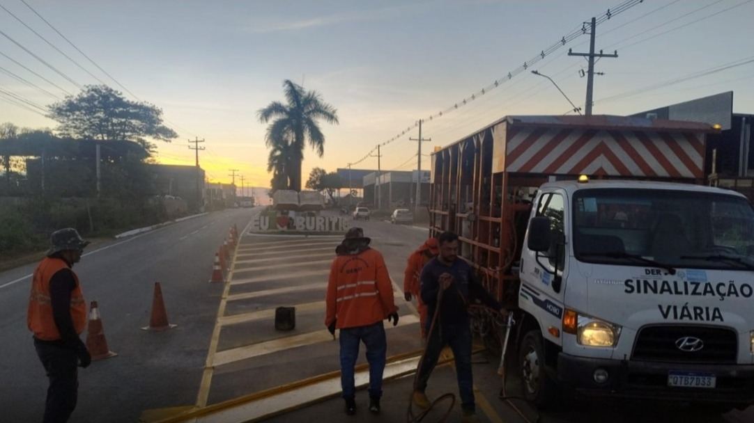 Buritis recebe nova sinalização horizontal em avenidas para maior segurança no trânsito