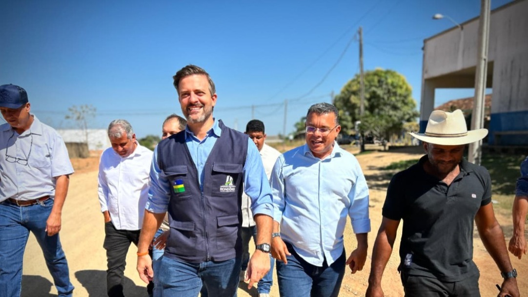 Deputado Delegado Lucas celebra pavimentação de Jacinópolis e anuncia emenda para bloqueteamento de ruas 
