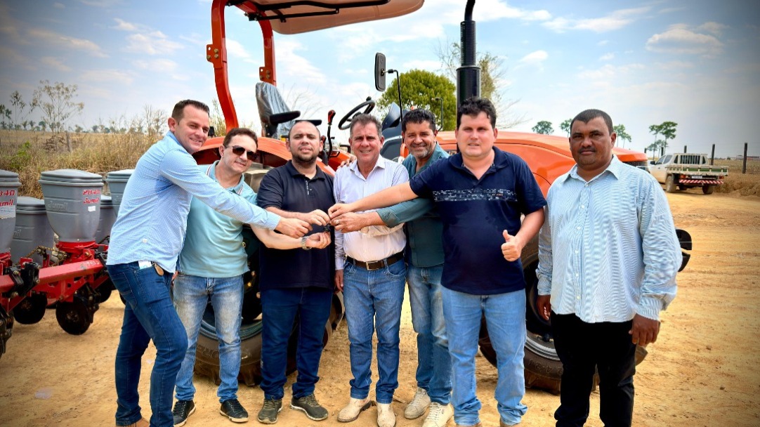 Prefeito Valtair Fritz agradece entrega de trator e implementos à ASPRUNE