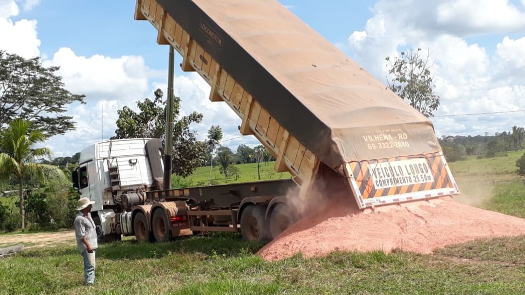 Deputado Delegado Lucas solicita distribuição de calcário para produtores rurais