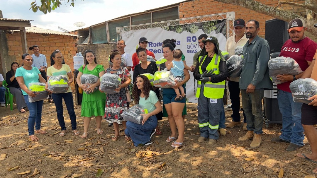 Catadores de recicláveis em Buritis são beneficiados com EPIs