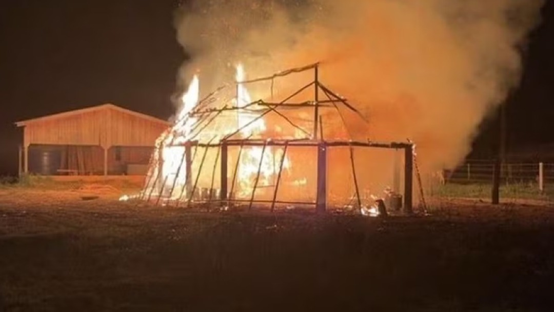 Maloca indígena sagrada é destruída por incêndio criminoso em Rondônia