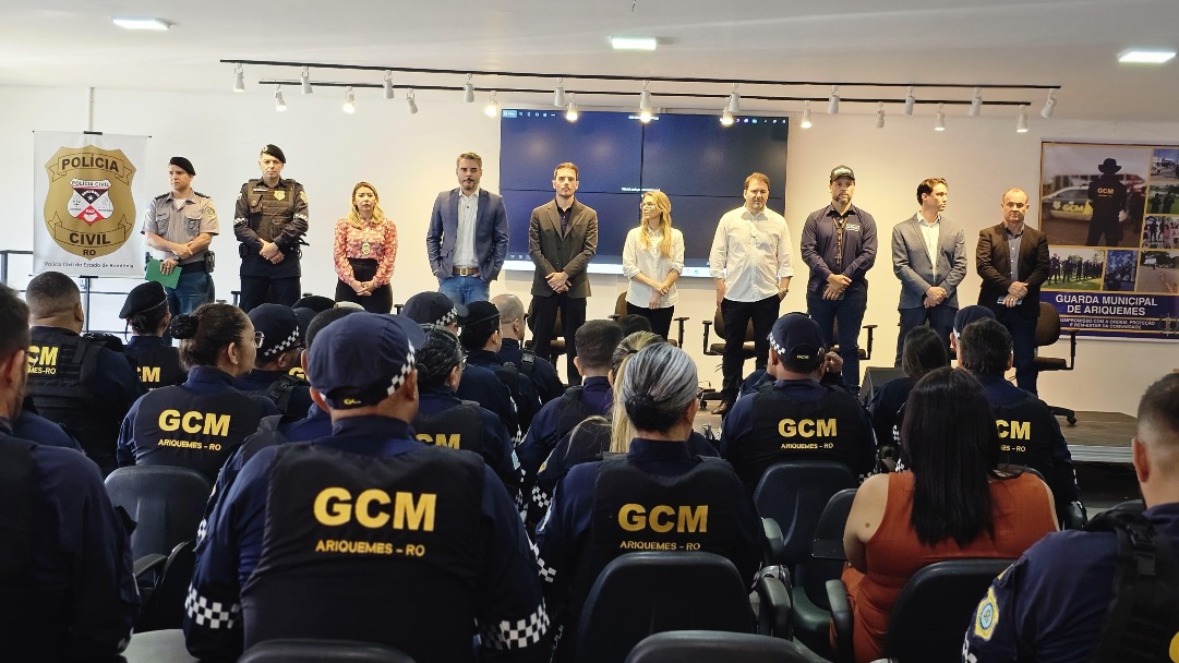 Deputado Thiago Flores apoia curso pioneiro de armamento e tiro da Guarda Municipal de Ariquemes 