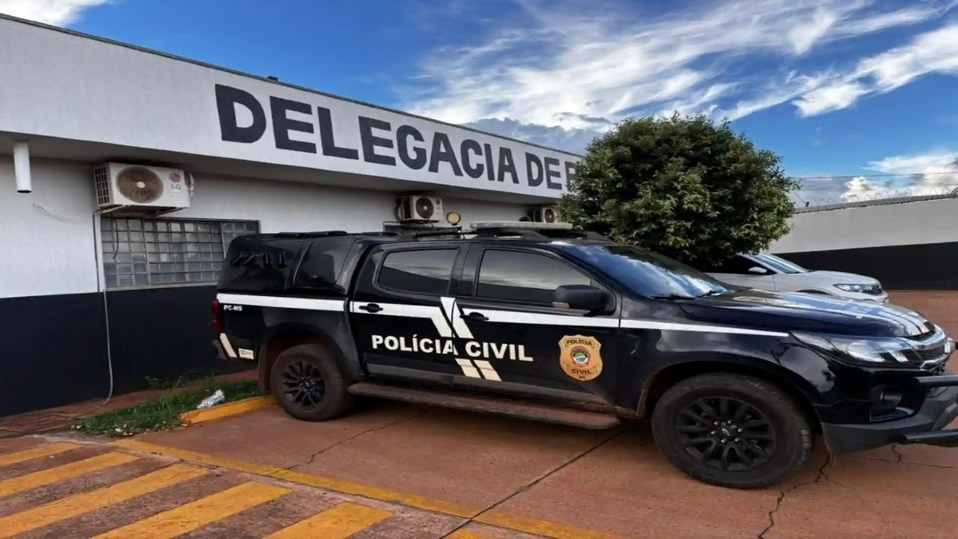 Embriagada, mulher é presa agredindo o próprio pai de 60 anos