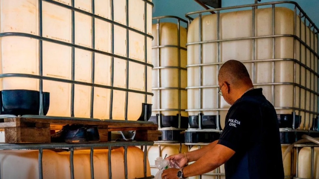 Polícia prende homem suspeito de produzir bebidas clandestinas e ameaçar fiscais em Ji-Paraná