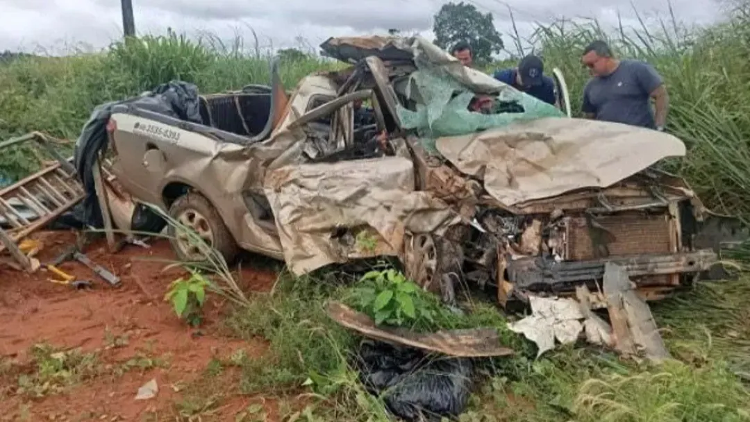 Grave acidente na BR-421 em Monte Negro deixa um morto e dois feridos
