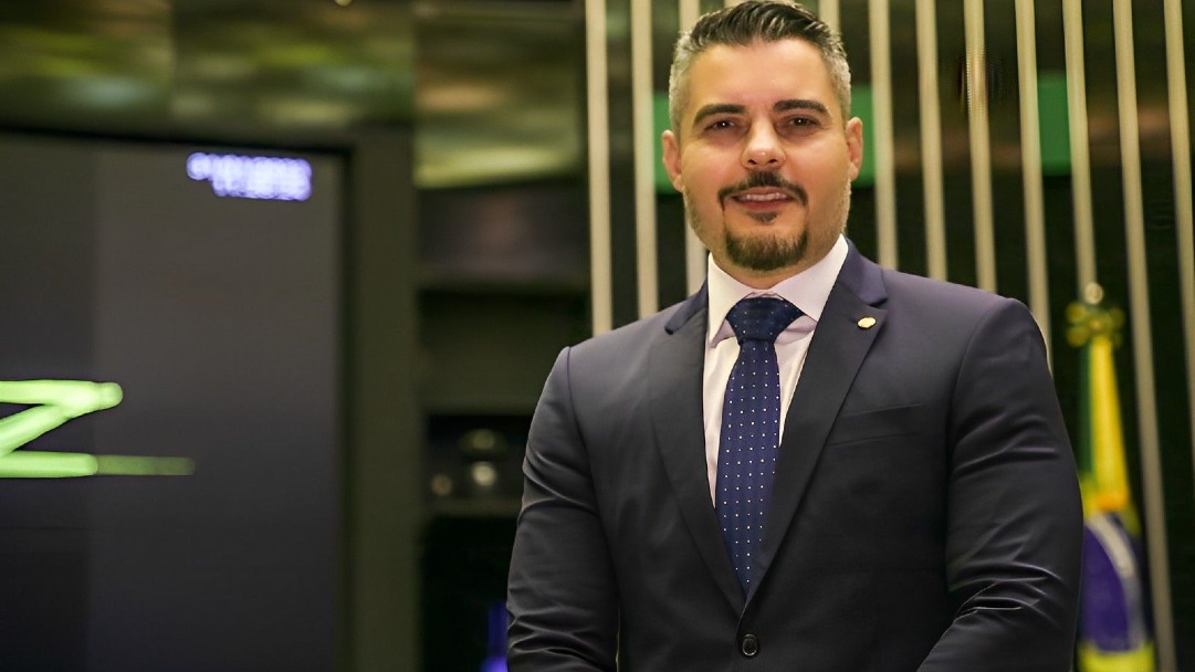 Thiago Flores cobra votação da aposentadoria dos agentes de saúde