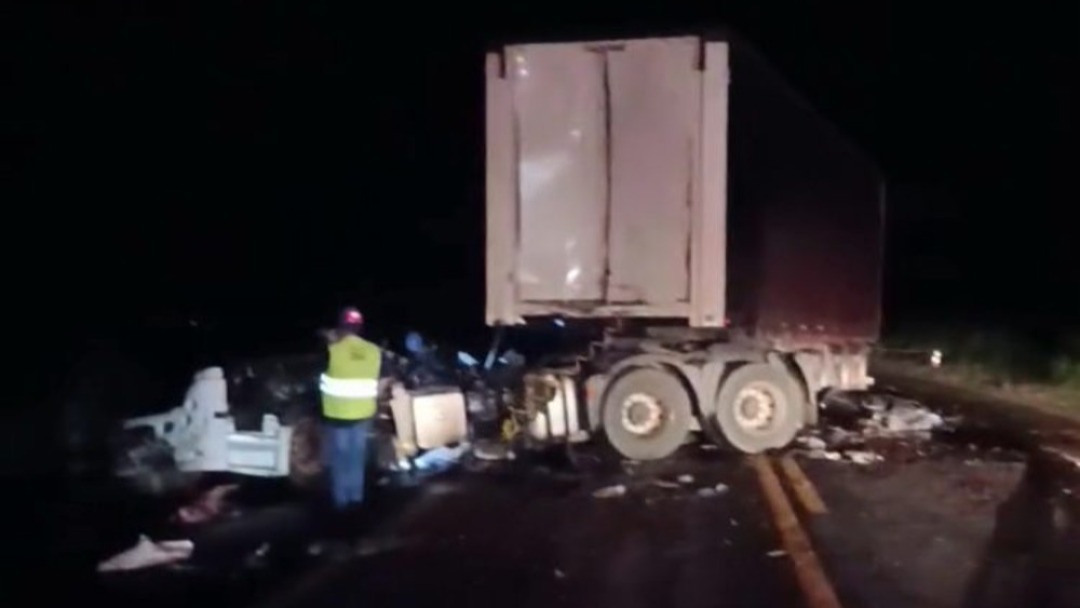 Grave acidente envolvendo carretas é registrado na BR-364 entre Jaru e Ouro Preto do Oeste
