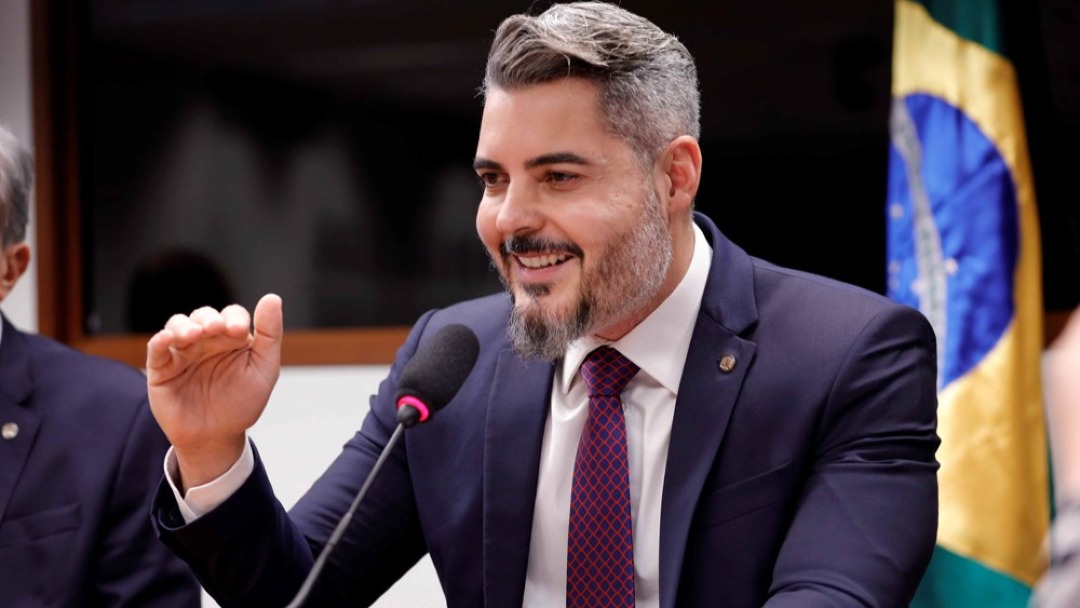 Câmara aprova jornada de 144 horas para militares
