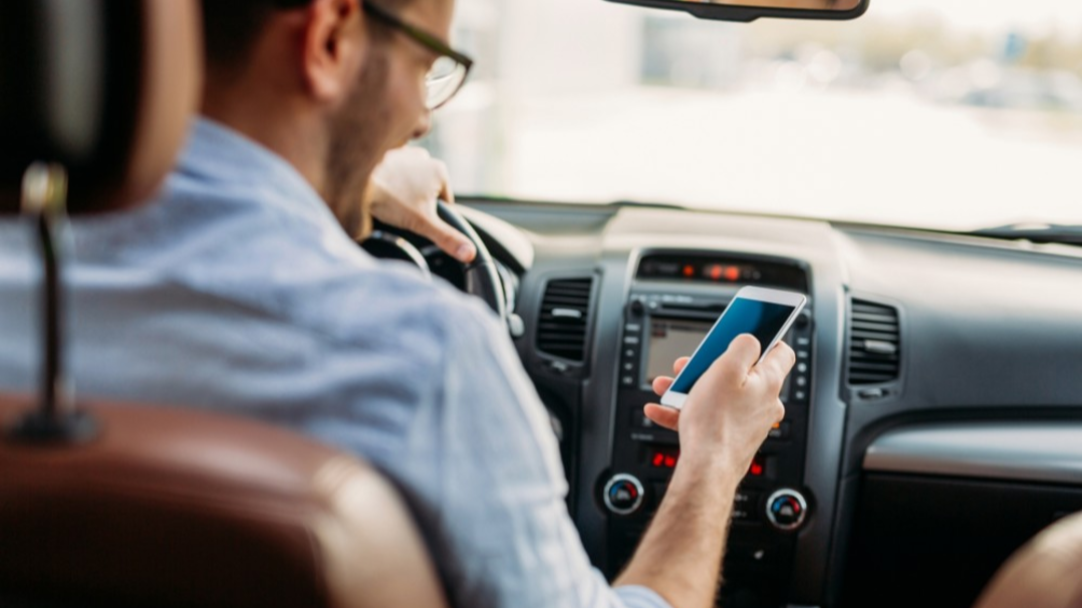 Uso de celular ao volante cresce e preocupa em Rondônia