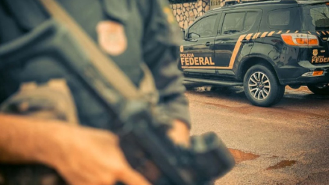 Polícia Federal atua contra grupo suspeito de tráfico de drogas
