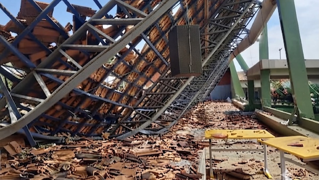 Delegado Lucas anuncia o início da obra do teto do pátio da Escola Buriti