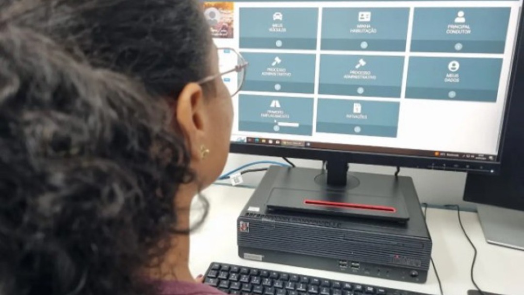 Emplacamento digital permite registrar veículo novo sem sair de casa em Rondônia