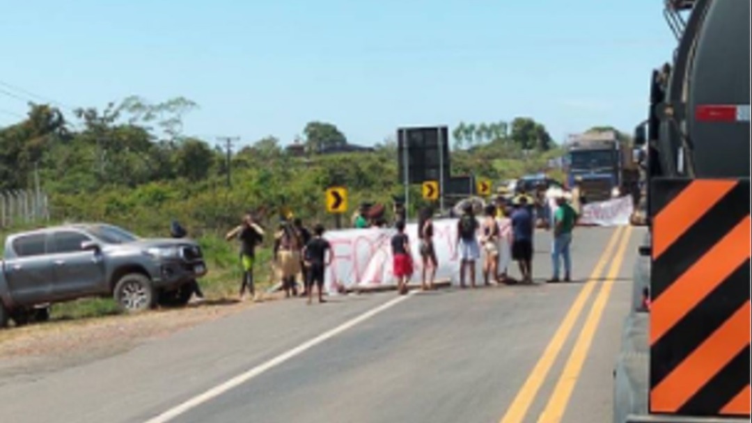 Após bloquear BR 364, indígenas também interditam trecho de rodovia que liga Vilhena a cidades de MT