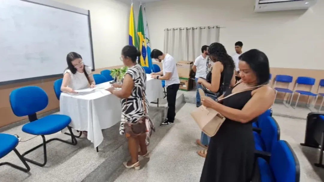 BURITIS: Alunos de 11 municípios recebem kits profissionais para empreender 