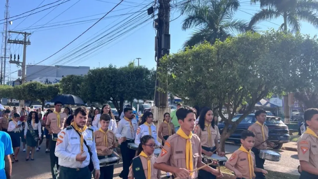 Com fanfarra e faixas, Igreja Adventista realiza passeata da campanha "Quebrando o Silêncio"