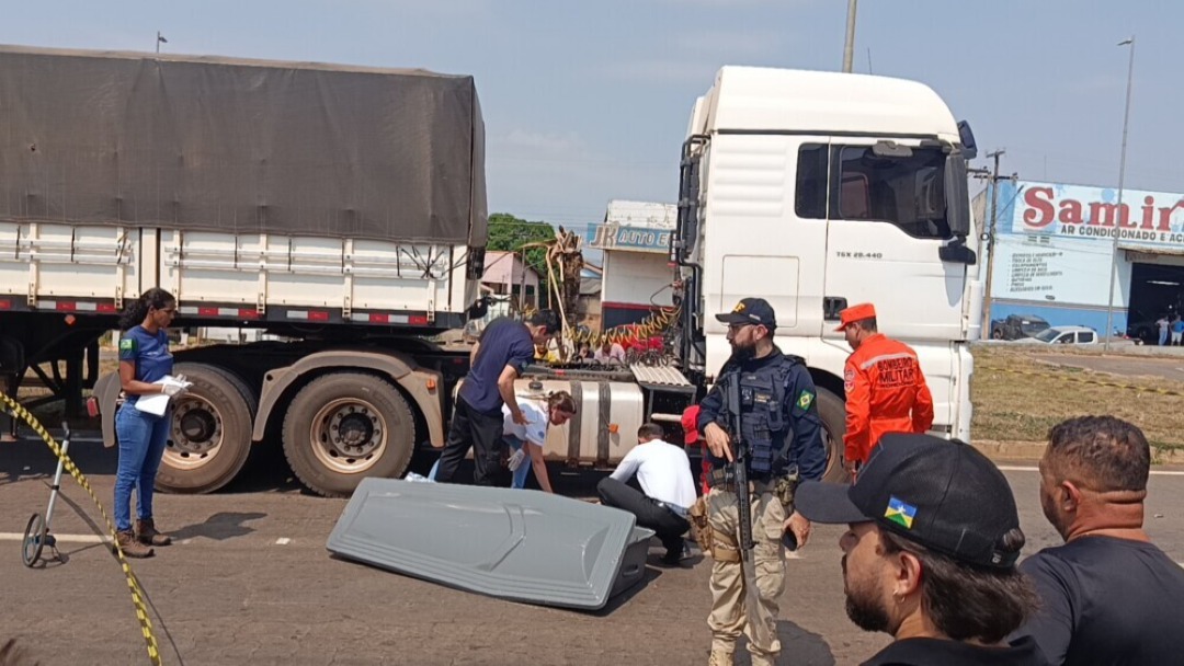 Identificada vítima que morreu atropelada por carreta na BR-364 em Jaru