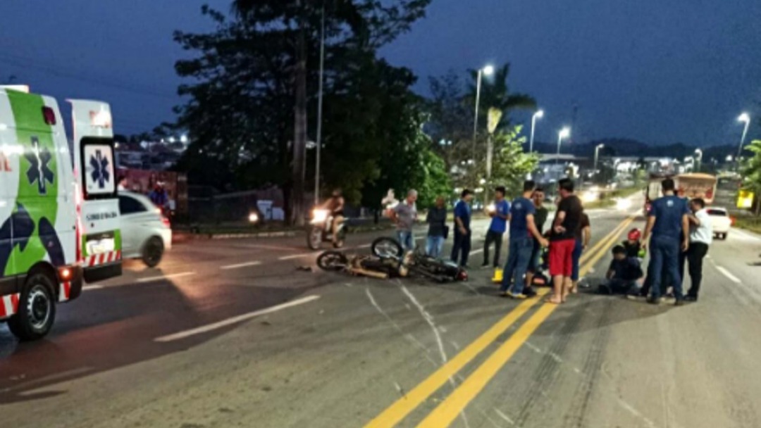 Colisão entre motociclistas deixam duas pessoas feridas na BR-364
