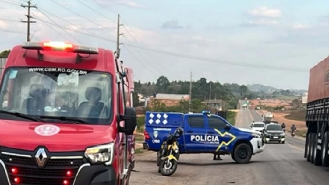 colisão entre duas motos deixa feridos na BR-364