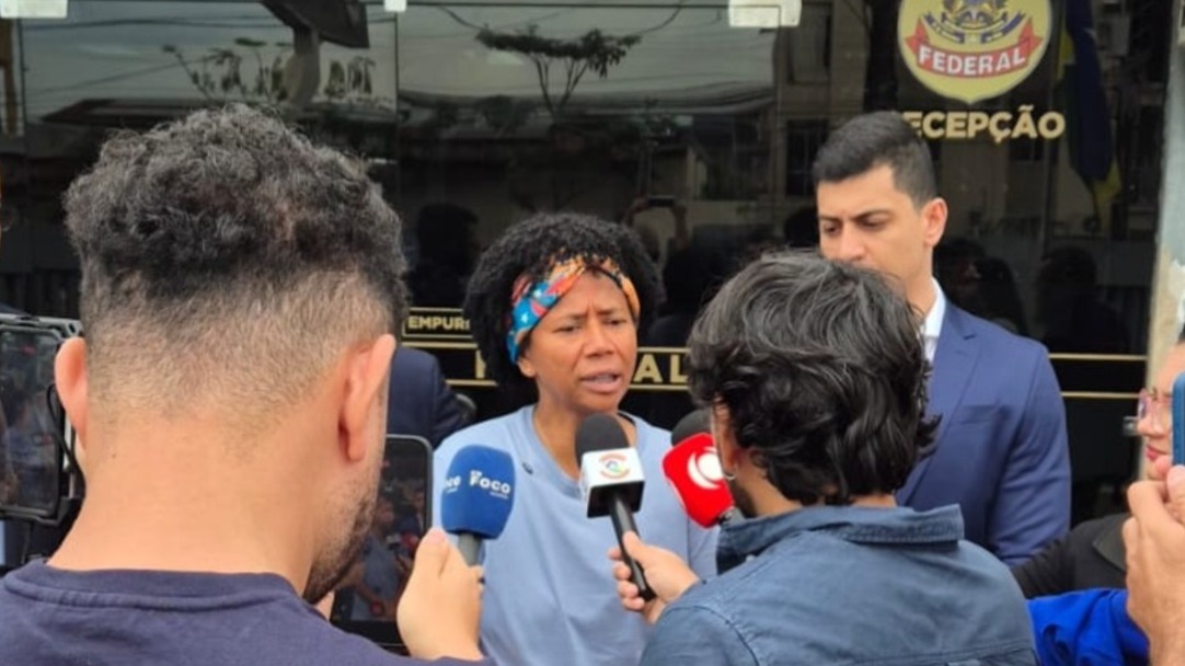 Sílvia vai à PF e pede apuração sobre crime racial