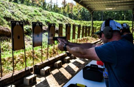 Chefes das Polícias Civis propõem a Moraes fechar clubes de tiro durante as eleições