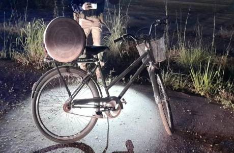 Ciclista é atropelado por carro na Rua da Beira em Porto Velho