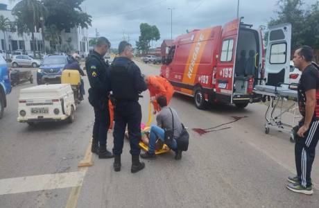 Ciclista fica em estado grave após atropelar pedestre em ladeira no centro de Porto Velho