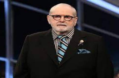 Corpo de Jô Soares deixa hospital em SP; despedida será restrita