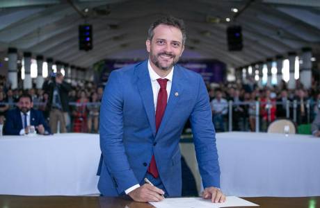 Delegado Lucas toma posse como deputado 