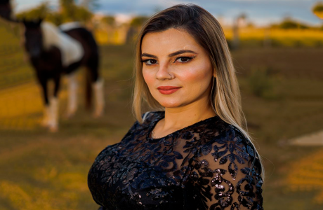 Digital Influencer de Buritis se destaca e é convidada para lançamento digital 