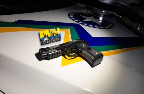 Foragido é preso dormindo após ameaçar matar a esposa com simulacro