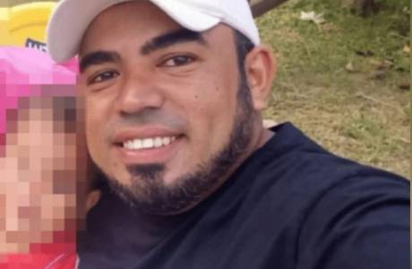 Homem esfaqueado cai de ambulância, é 'esquecido' e encontrado morto