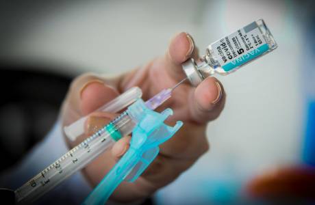 Idosos e profissionais da saúde já podem tomar a quarta dose da vacina contra Covid-19 em Ariquemes