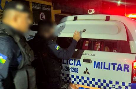 Ladrão sem arma tenta assaltar policial e acaba preso em  Candeias do Jamari 