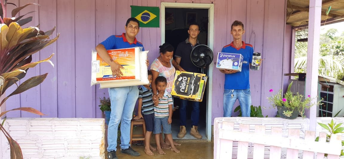    Loja Gazin de Buritis faz doação para família que a casa pegou fogo. - 1