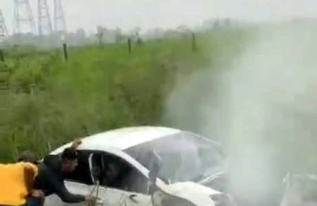 Militares ficam feridos após colisão de carro com carreta na BR-364