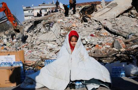 Número de mortes no terremoto da Turquia e da Síria passam de 22 mil