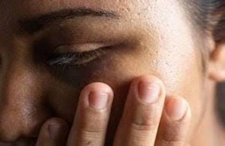 Olha, todos os dias eu sou espancada por um velho psicopata', diz mulher