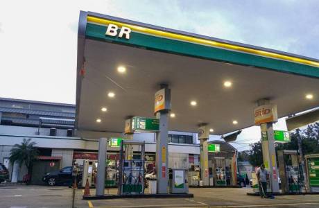 Petrobras anuncia nova redução no preço da gasolina