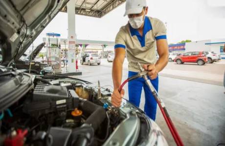 Petrobras reduz preço do gás natural para distribuidoras a partir desta quarta