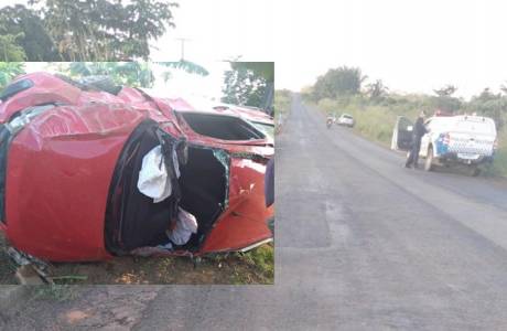 Professora fica ferida após capotar carro no interior de Rondônia