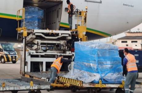 Vacinas da Johnson são liberados cinco dias após chegada ao país